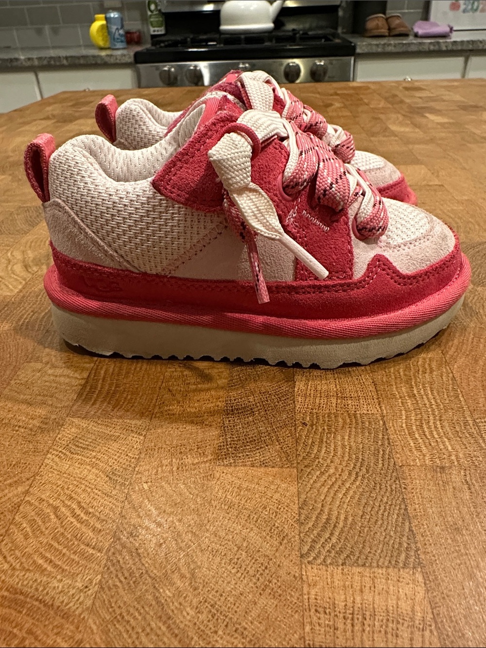 UGG Lo Lowmel toddler size 8 Sneakers